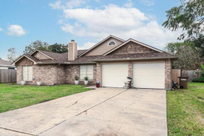 Cozy 3BR Home Escape, Modern & Serene